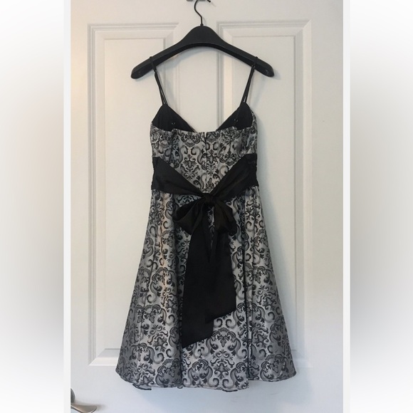 Silver & Black 00s Speechless Mini Formal Dress - Picture 5 of 10